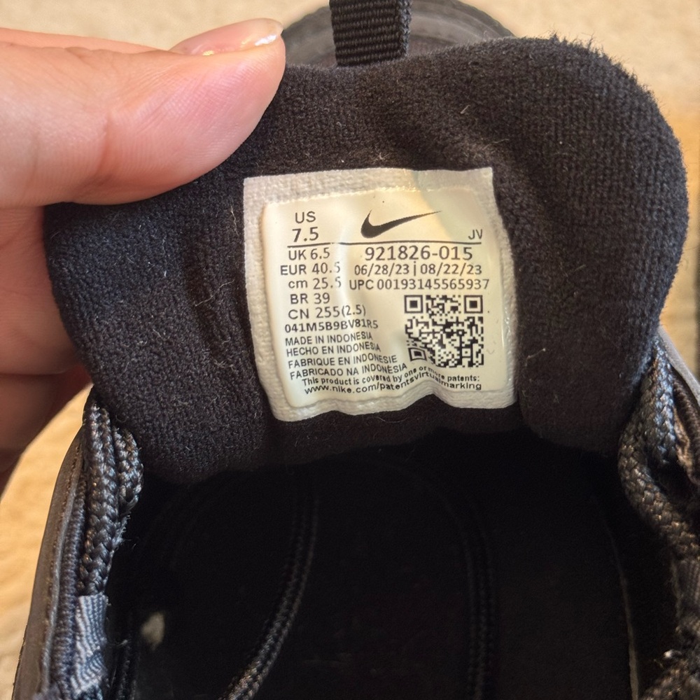 Nike Air Max Sneakers | 7.5 | PLEASE READ DESCRIPTION - Picture 8 of 9
